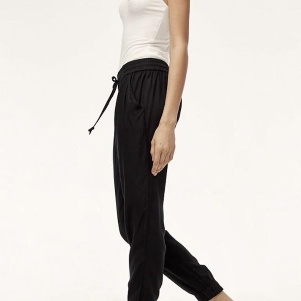 EUC Aritzia Talula Los Feliz Jogger Pants